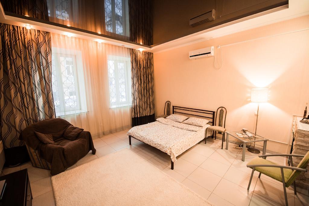 Studio Ember At Maidan Konstytutsii Charkov Buitenkant foto